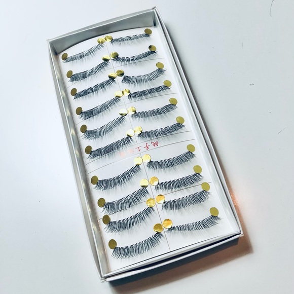 80 Pairs of Eyelashes - Picture 5 of 9